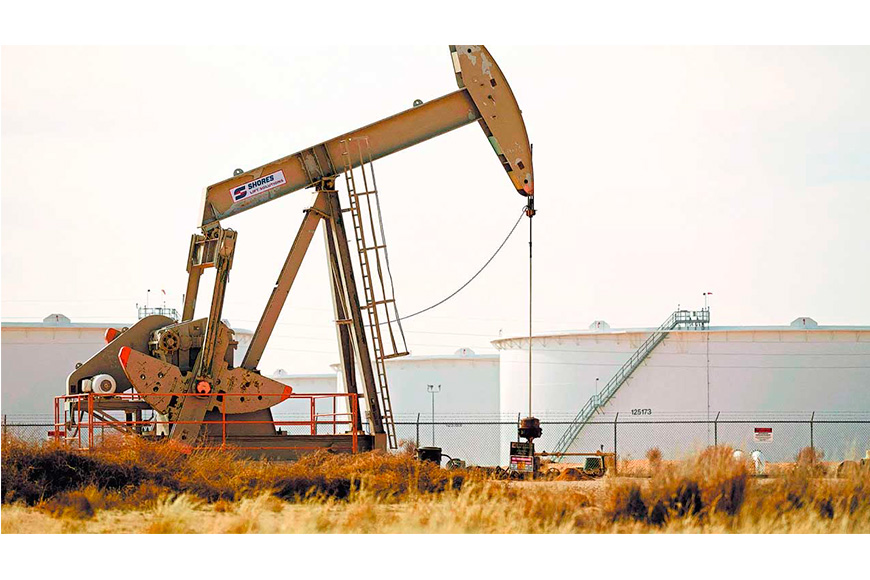 Petróleo cae más de 1% por preocupaciones sobre exceso de oferta y fortaleza del dólar