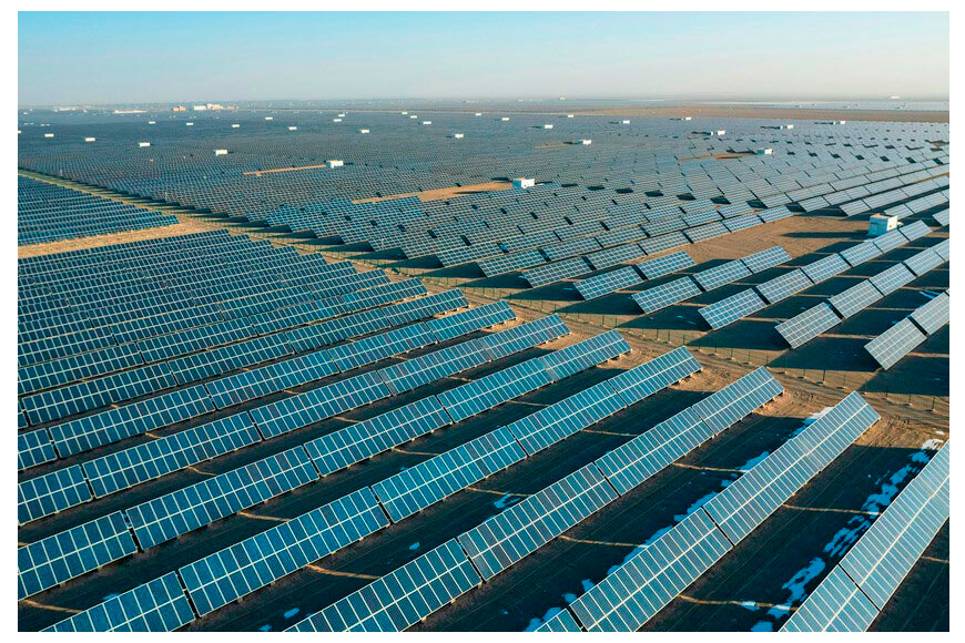 China fabricó en un año más paneles solares de los que el planeta puede absorber. Ahora el mercado se está devorando a sí mismo