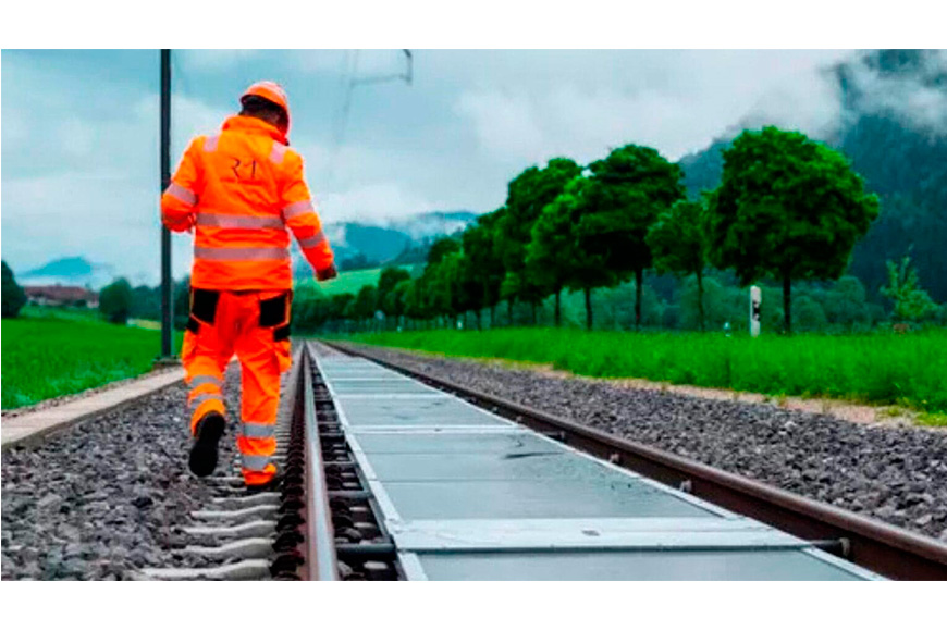 La idea loca que nació en Suiza en 2025 y que ahora podría revolucionar toda la red ferroviaria: paneles solares desmontables entre los raíles que podrían generar electricidad para miles de hogares