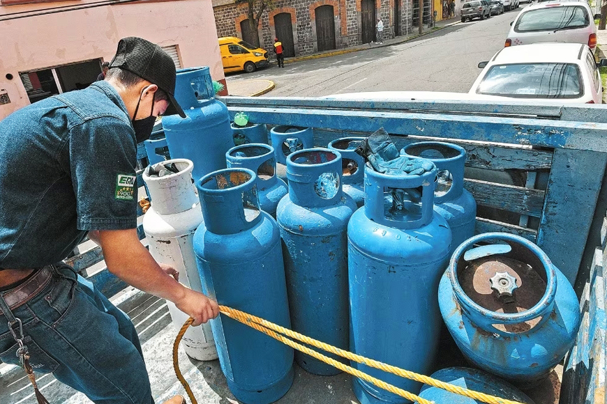 CRE otorga 289 permisos en ramas de gas y petrolíferos