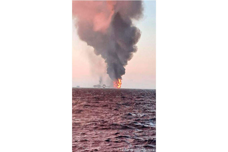 Reportan la explosión de una plataforma de Pemex en Campeche