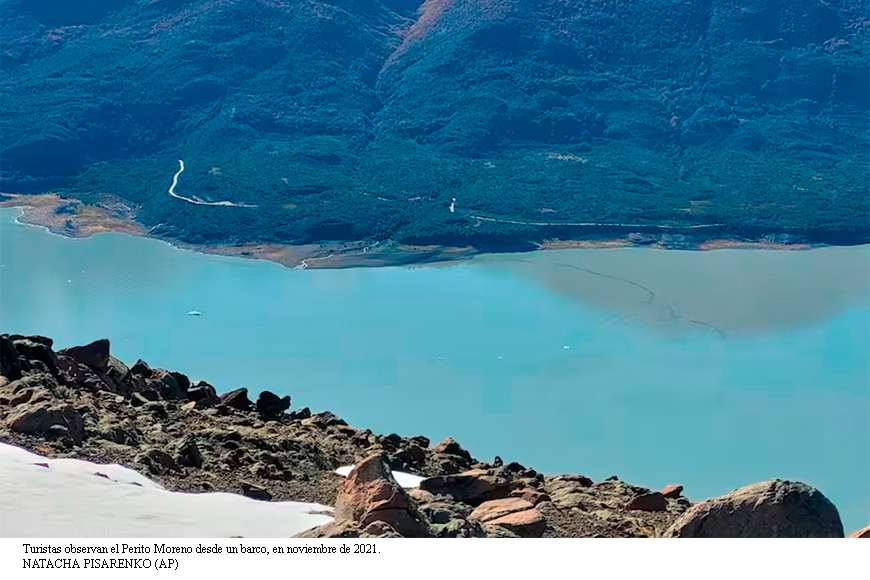 Internacional: Una “mancha de hidrocarburos” frente al glaciar Perito Moreno pone en alerta a Argentina